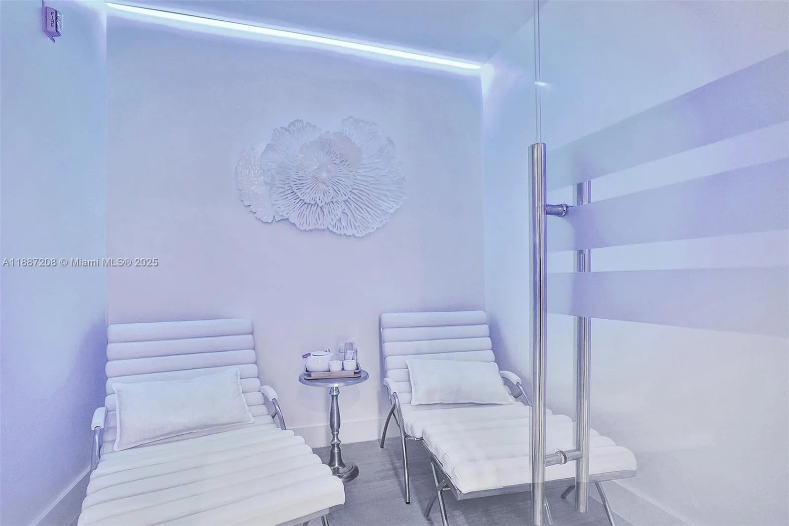 4779 Collins Ave, #506
