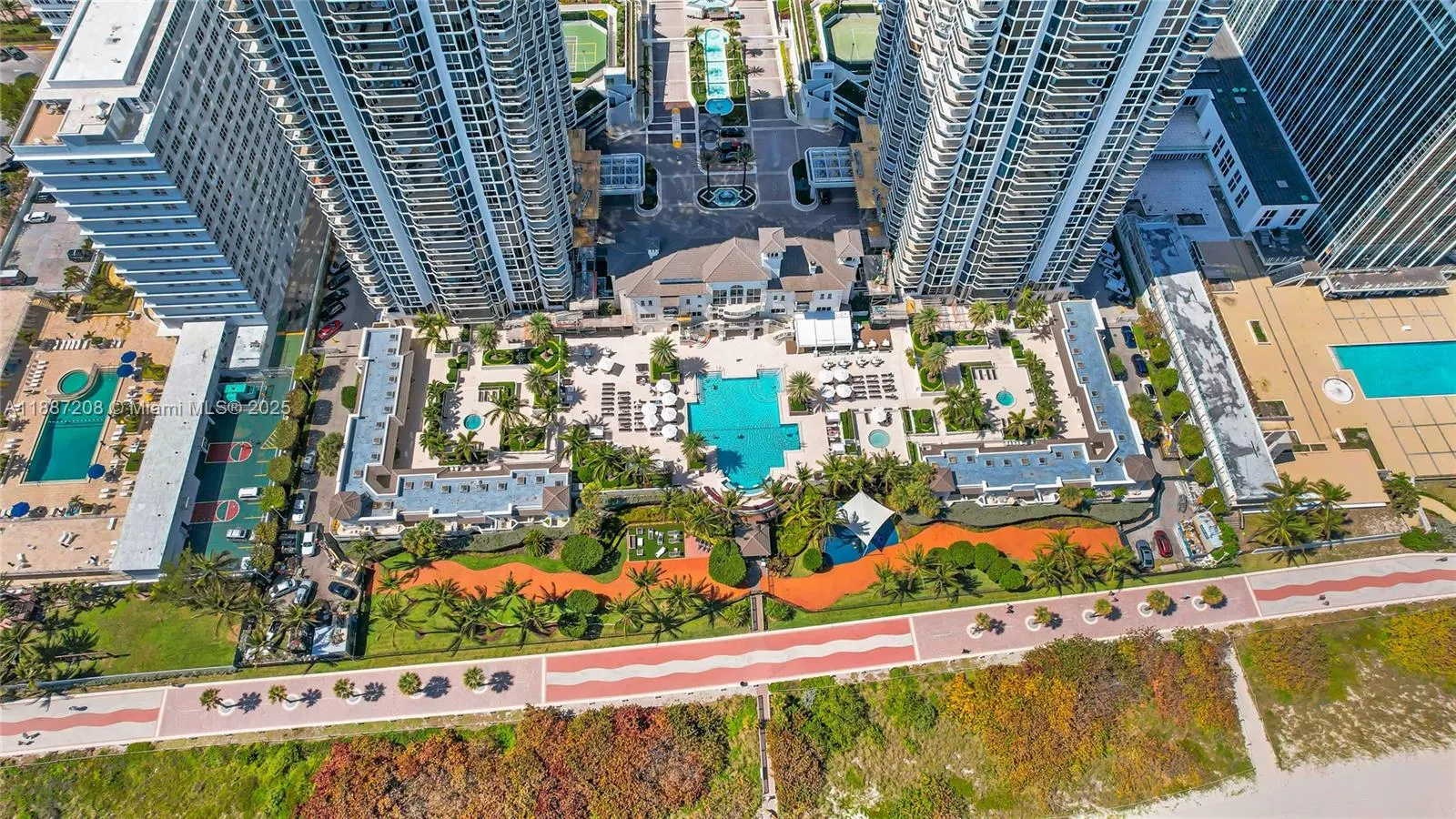 4779 Collins Ave, #506