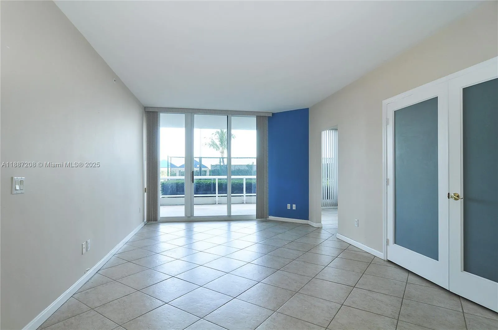 4779 Collins Ave, #506
