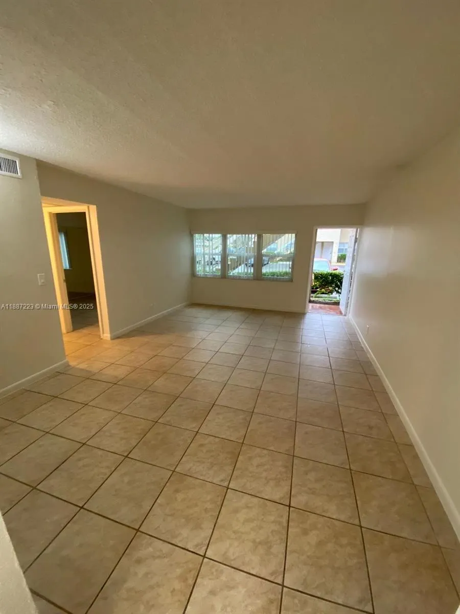 10194 Twin Lakes Dr, #14-A