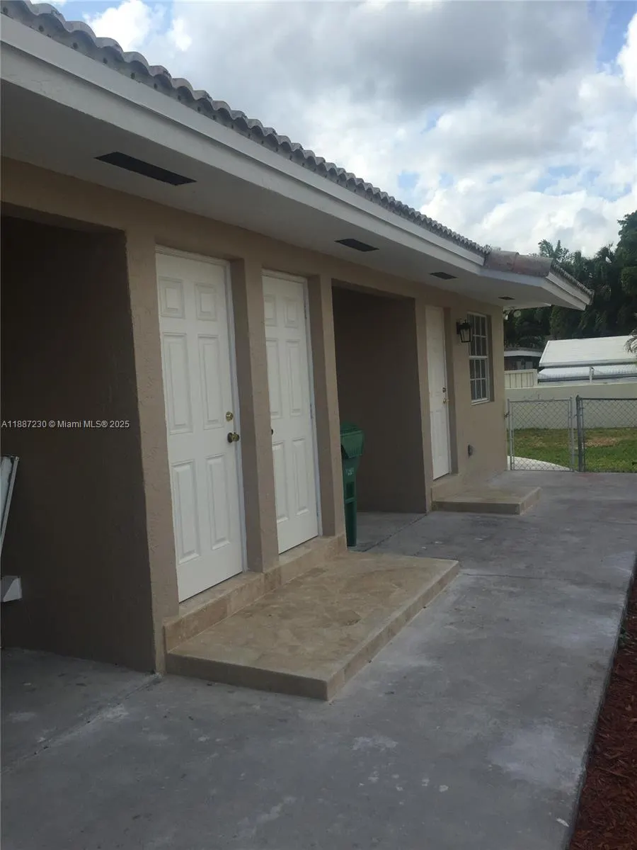 8719 SW 38th St, #REAR