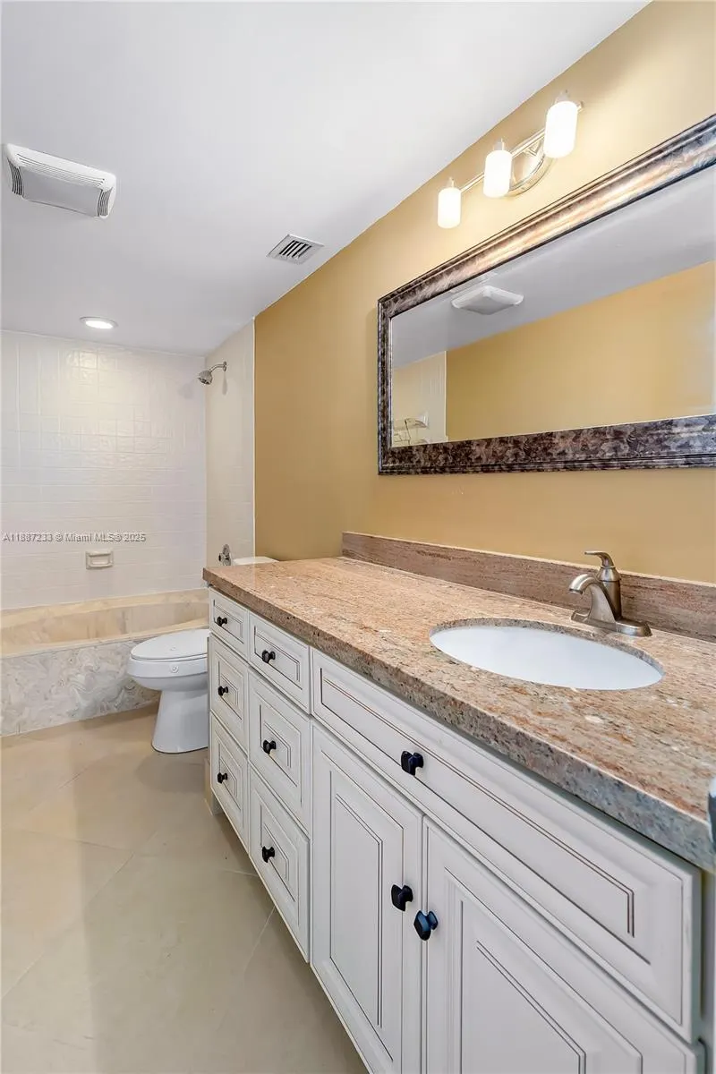 2200 S Cypress Bend Dr, #804