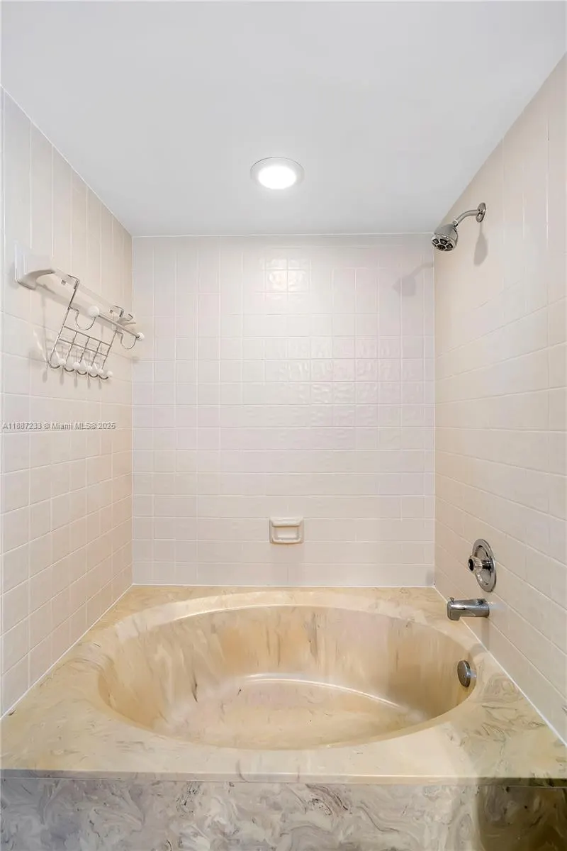 2200 S Cypress Bend Dr, #804