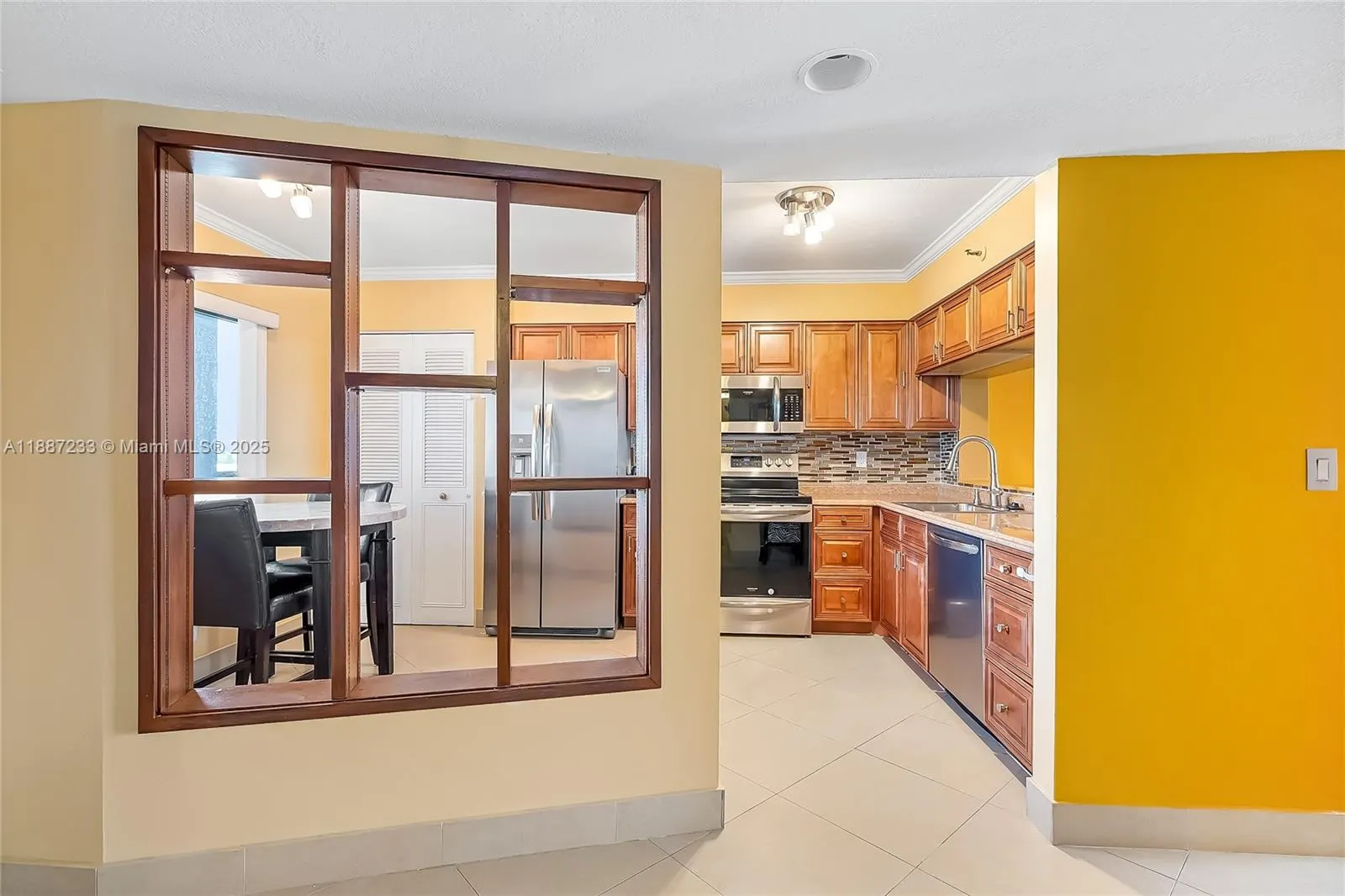 2200 S Cypress Bend Dr, #804