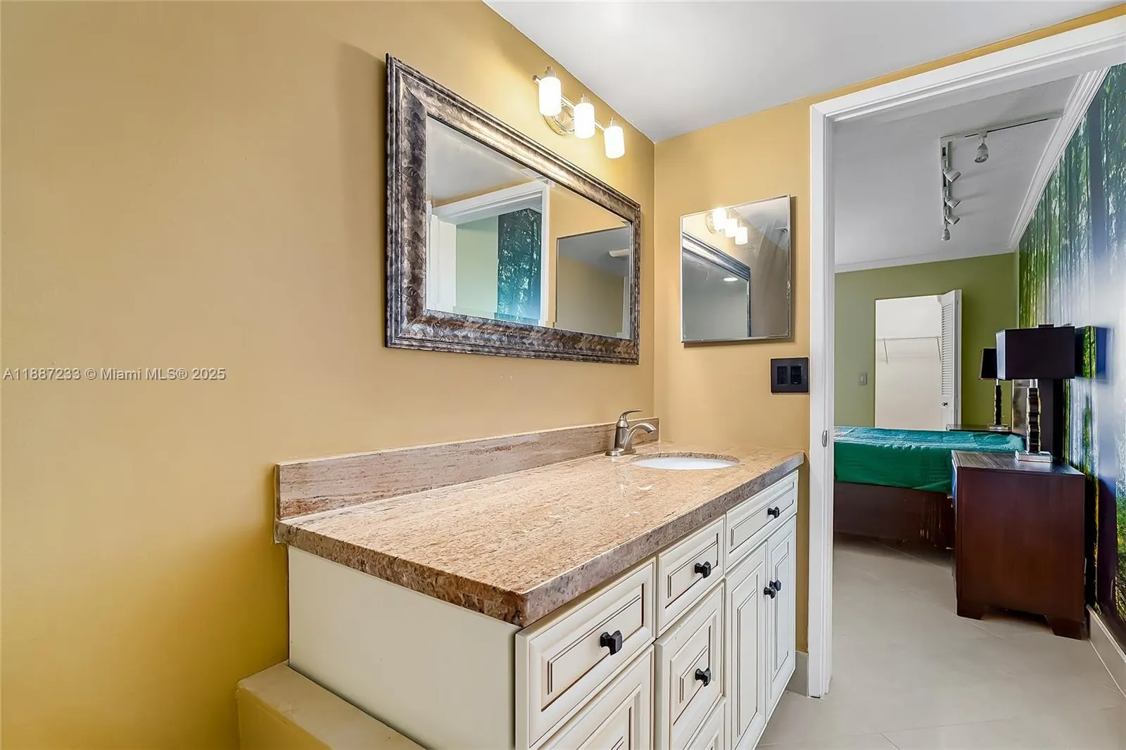 2200 S Cypress Bend Dr, #804