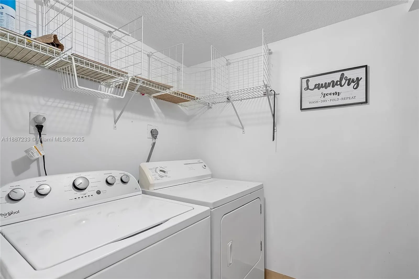 2200 S Cypress Bend Dr, #804