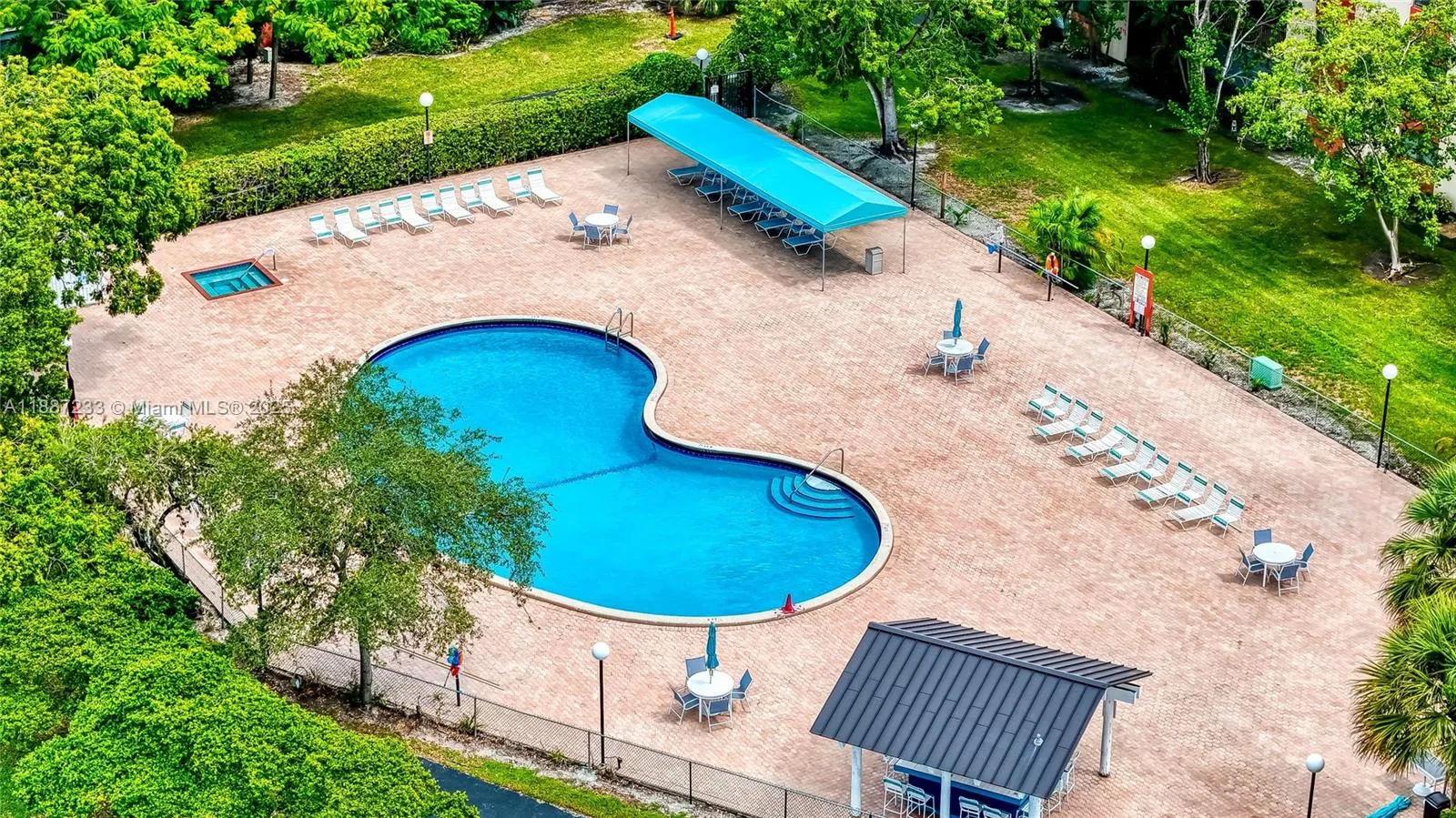 2200 S Cypress Bend Dr, #804