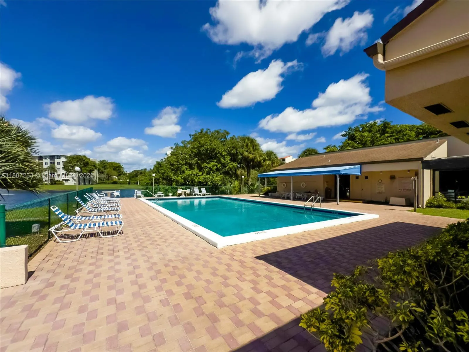 2200 S Cypress Bend Dr, #804