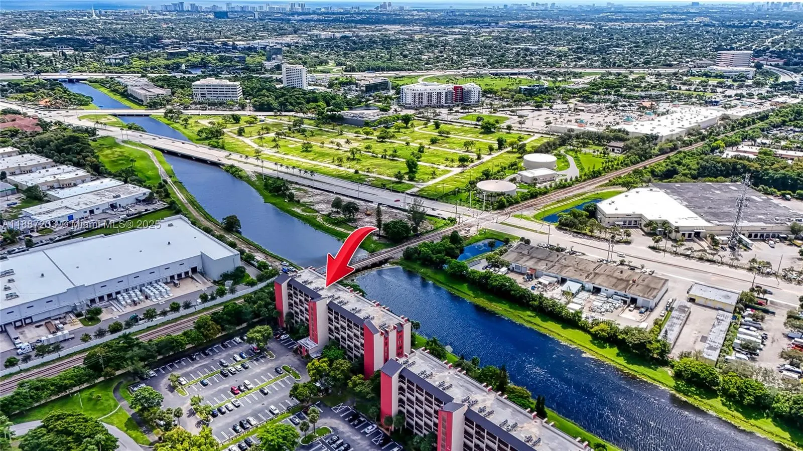 2200 S Cypress Bend Dr, #804