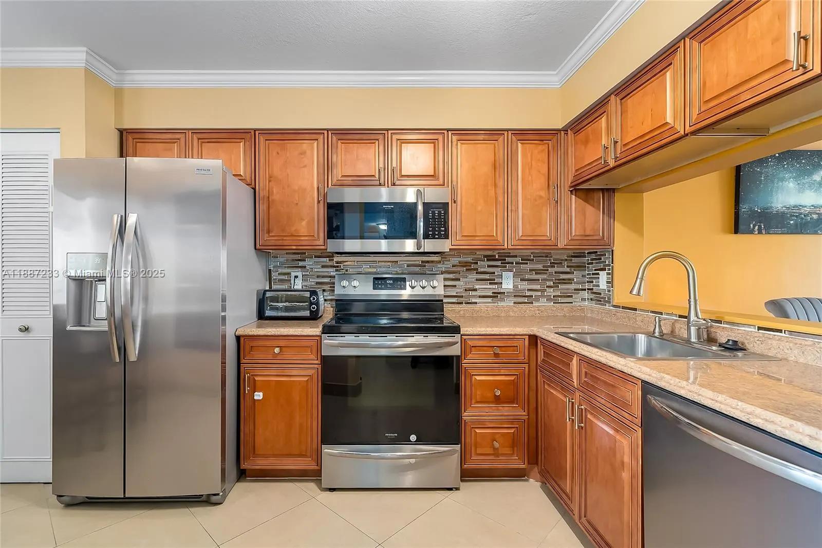 2200 S Cypress Bend Dr, #804