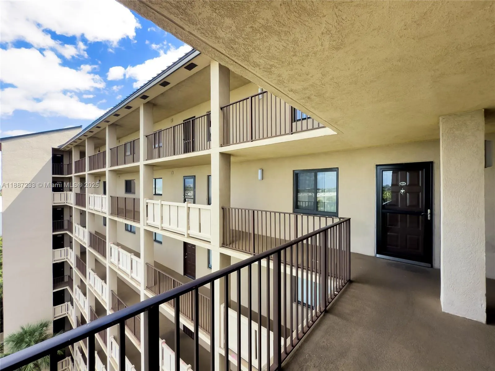 2200 S Cypress Bend Dr, #804