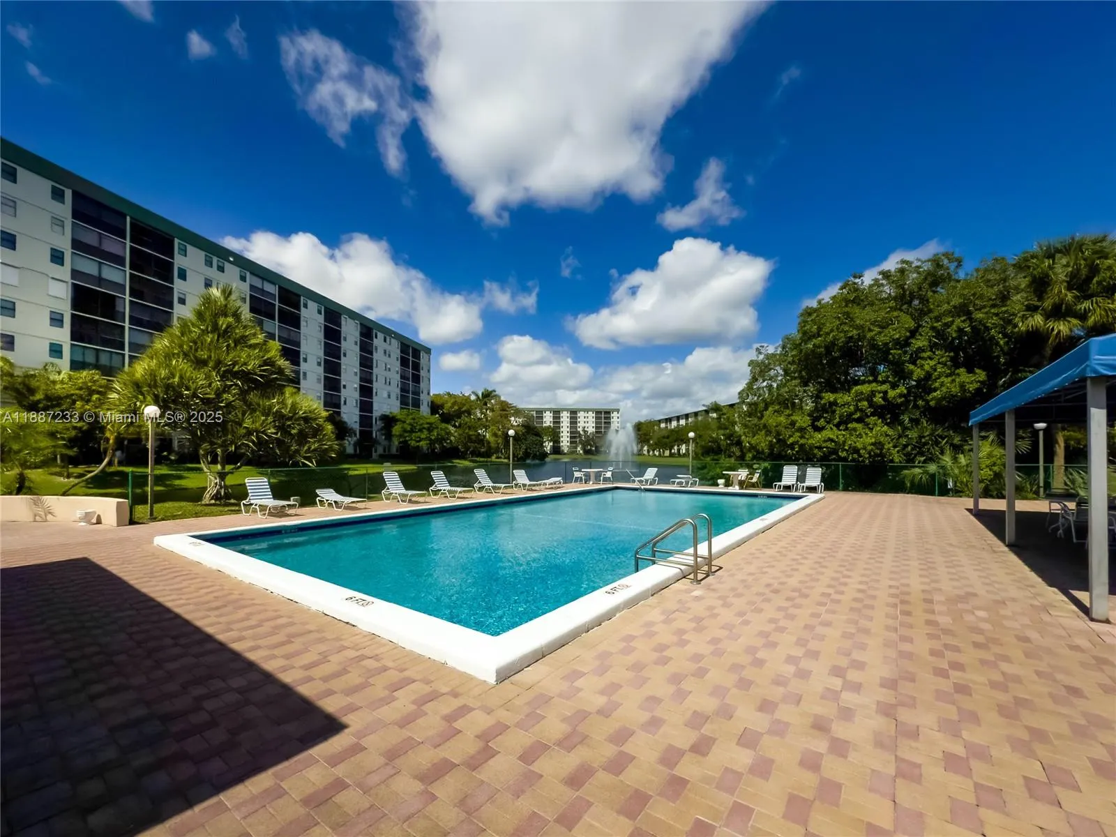 2200 S Cypress Bend Dr, #804