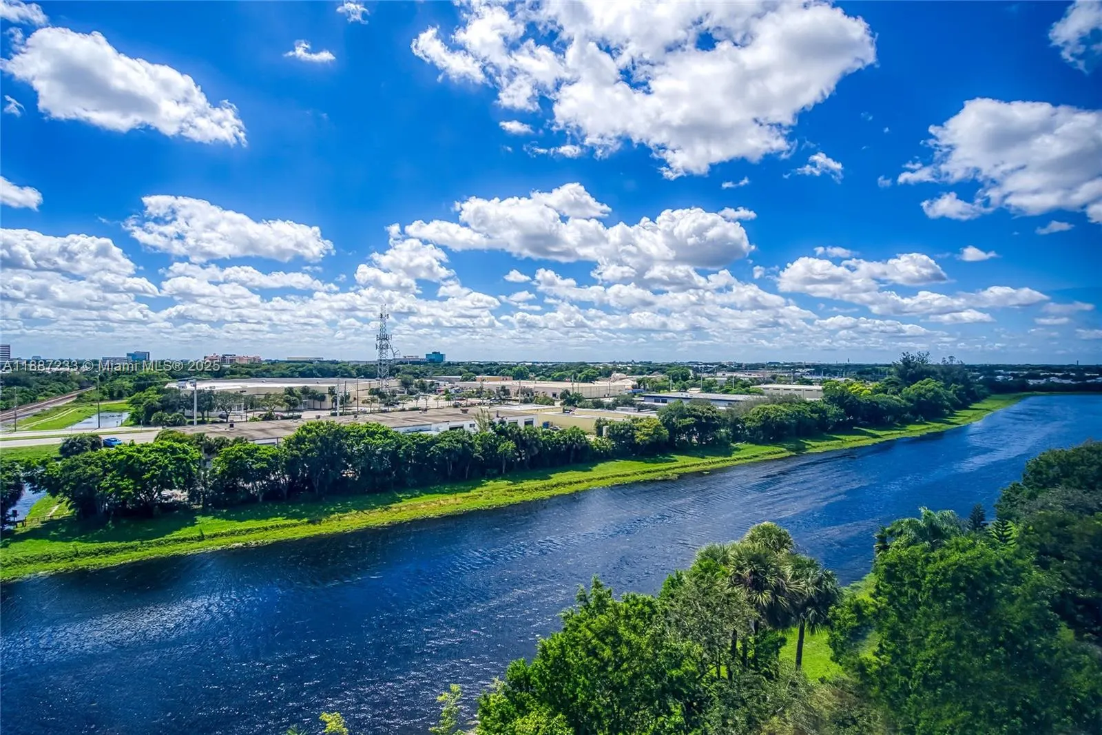 2200 S Cypress Bend Dr, #804