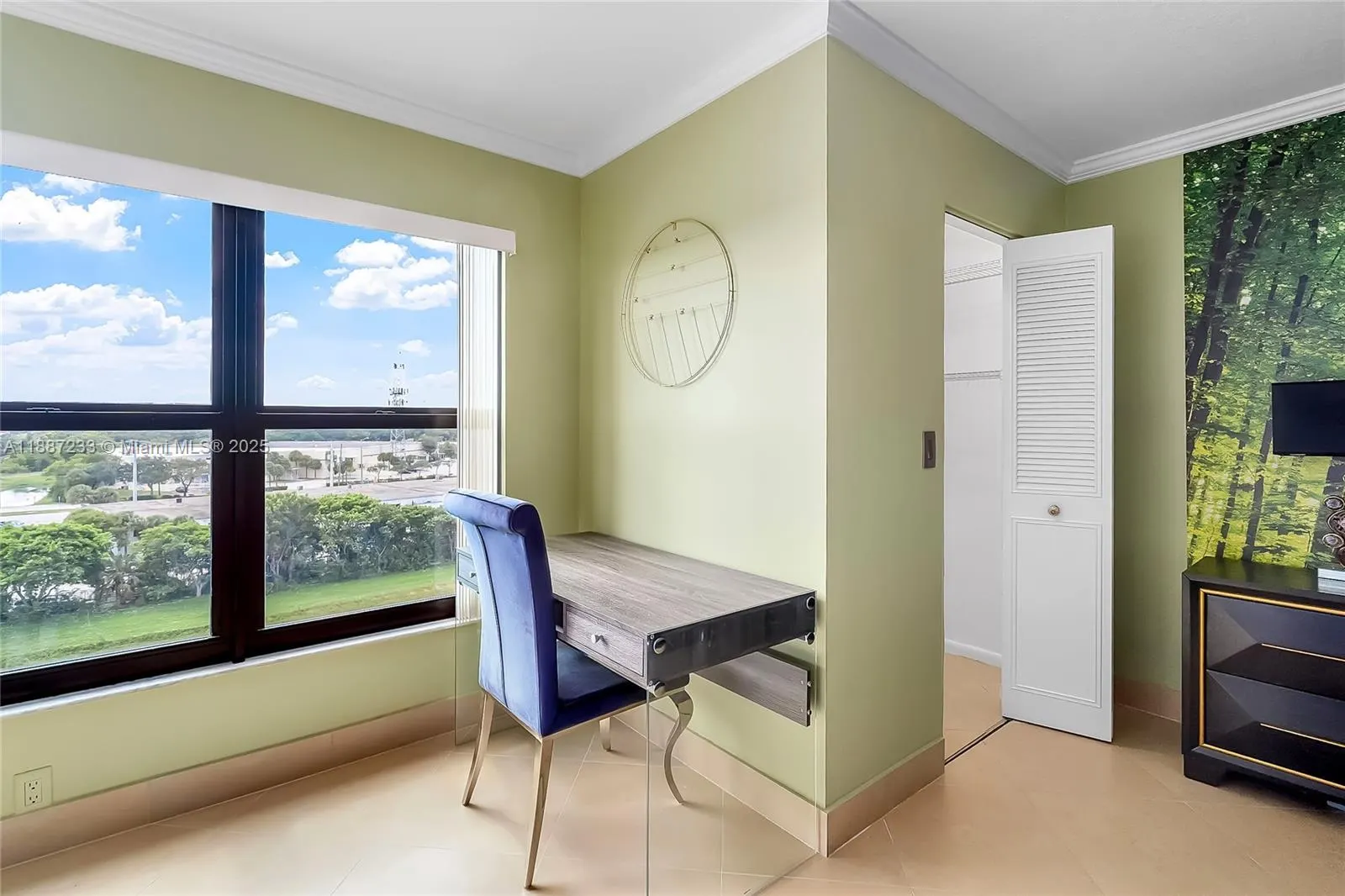 2200 S Cypress Bend Dr, #804