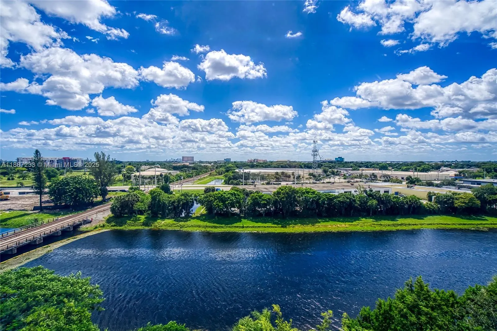 2200 S Cypress Bend Dr, #804