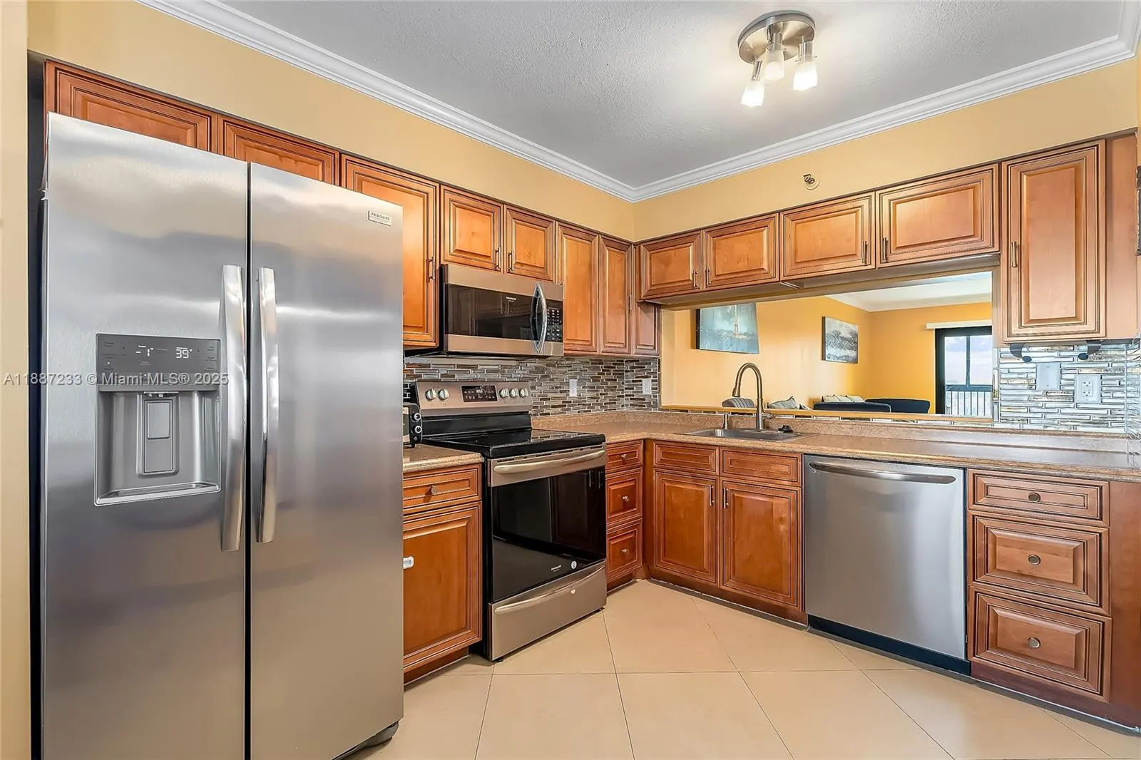 2200 S Cypress Bend Dr, #804