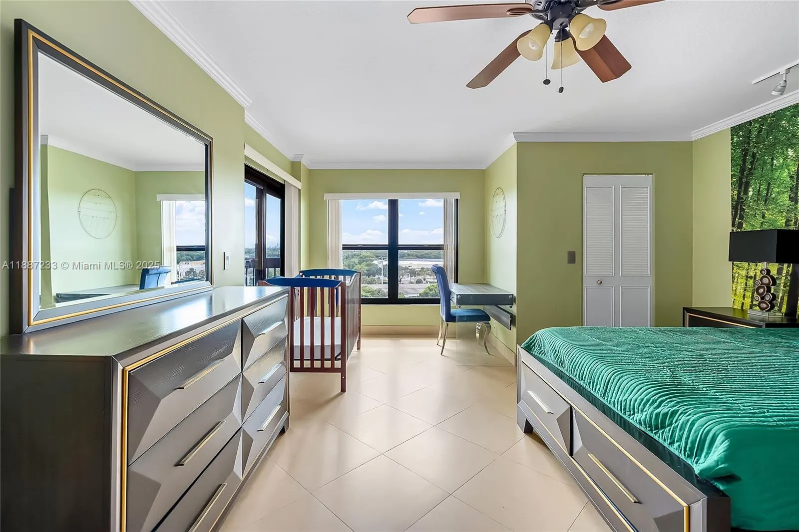 2200 S Cypress Bend Dr, #804