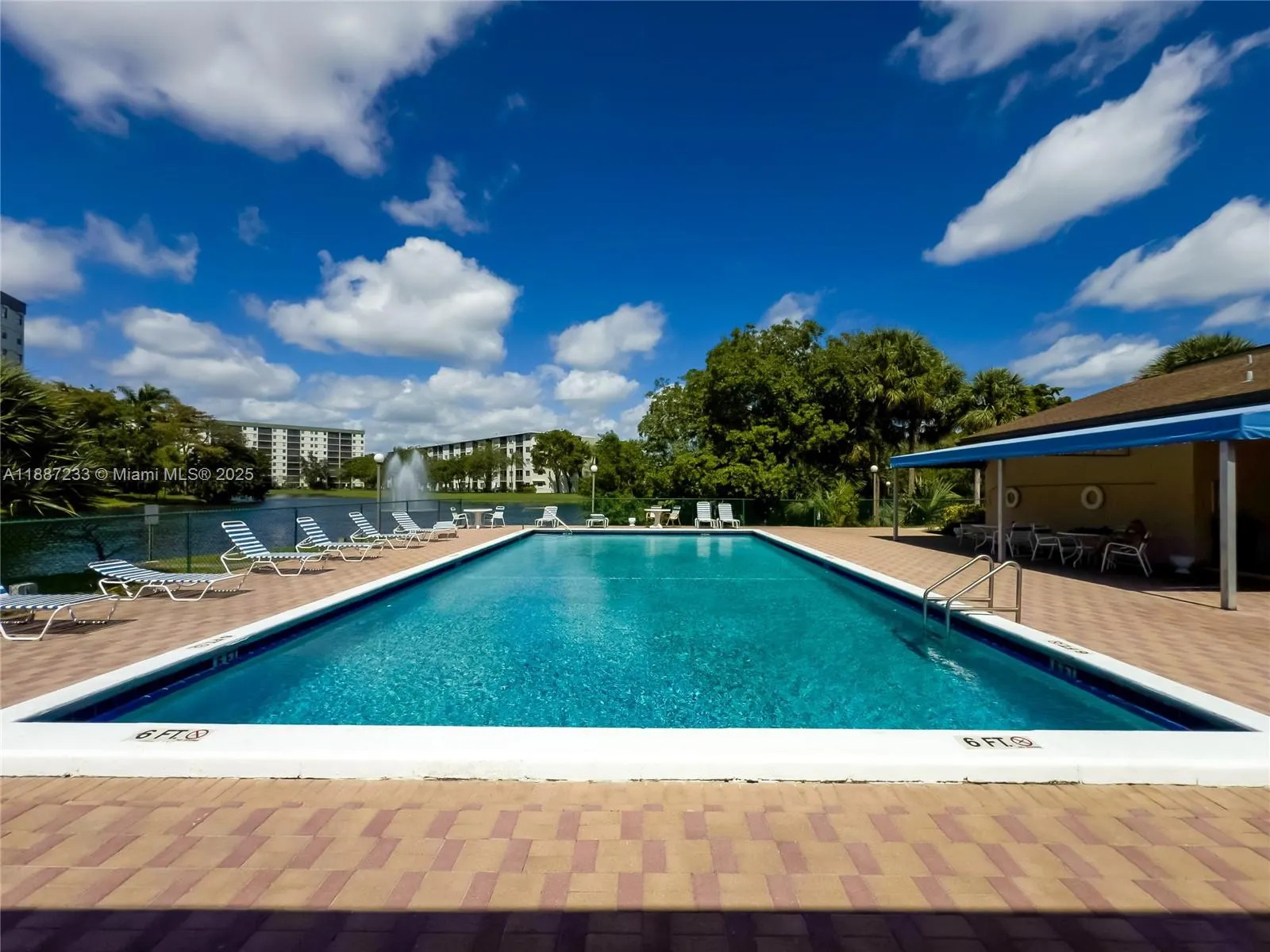 2200 S Cypress Bend Dr, #804