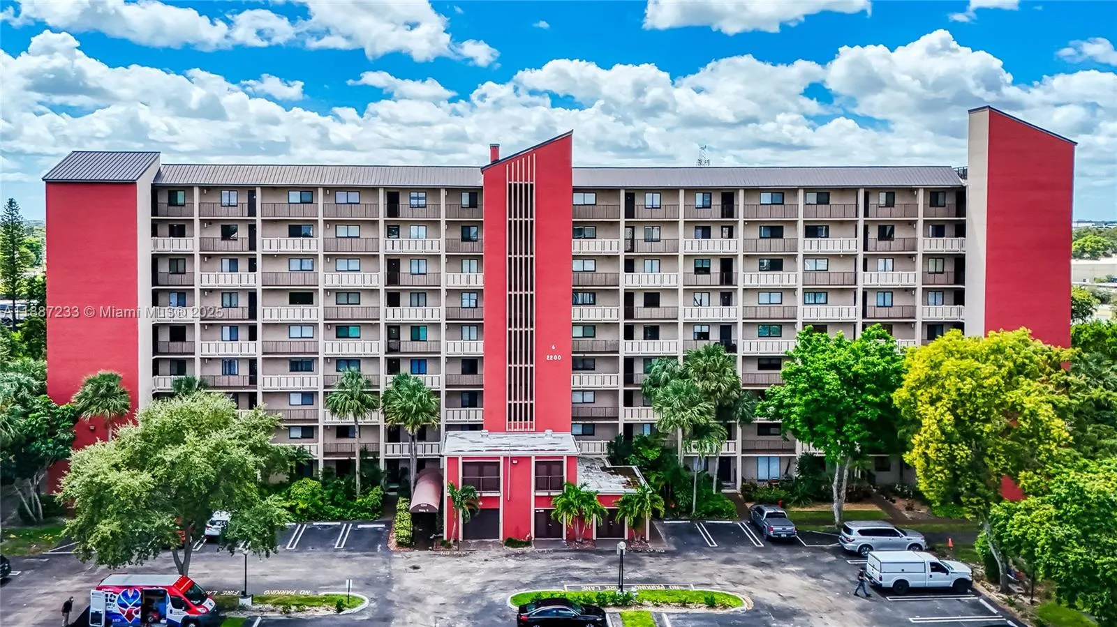 2200 S Cypress Bend Dr, #804