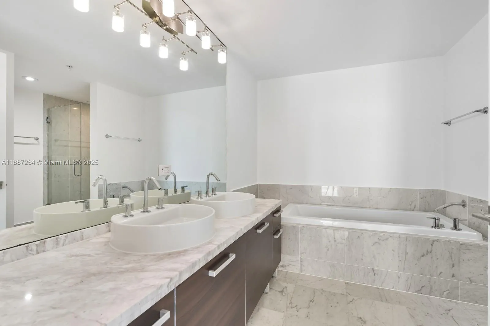 244 Biscayne Blvd, #4404