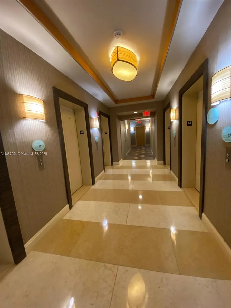 244 Biscayne Blvd, #4404
