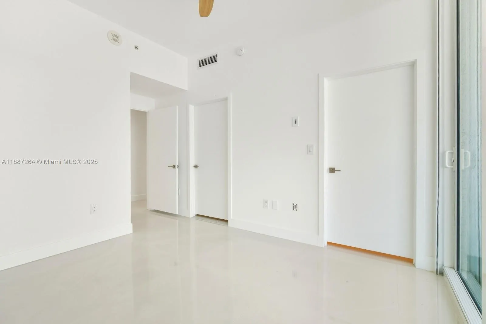 244 Biscayne Blvd, #4404