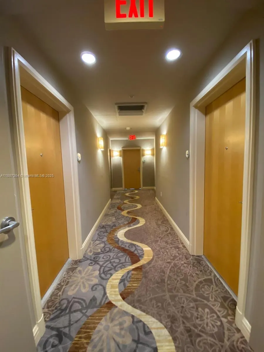 244 Biscayne Blvd, #4404