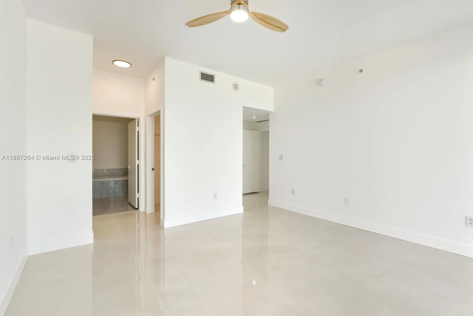 244 Biscayne Blvd, #4404