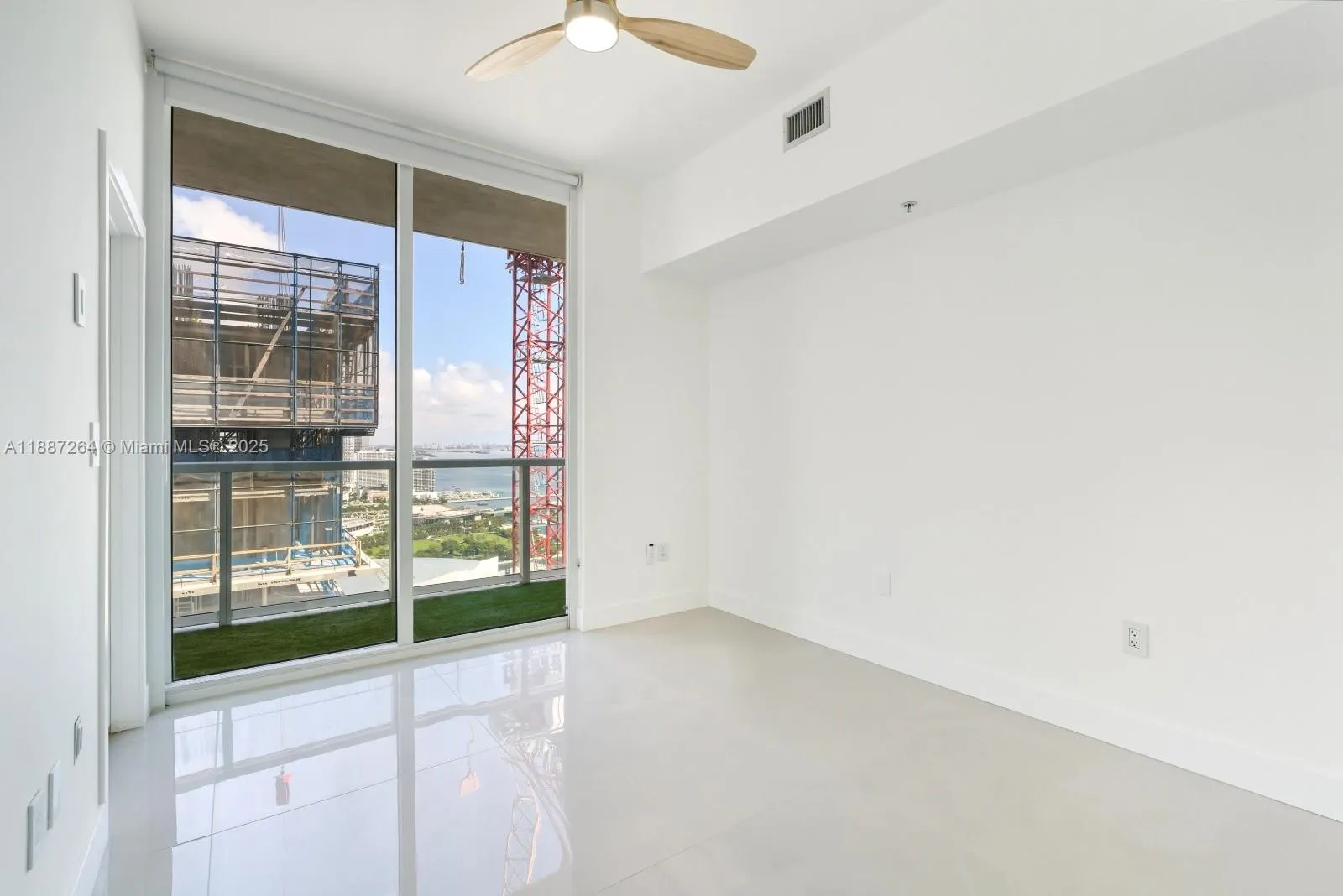 244 Biscayne Blvd, #4404