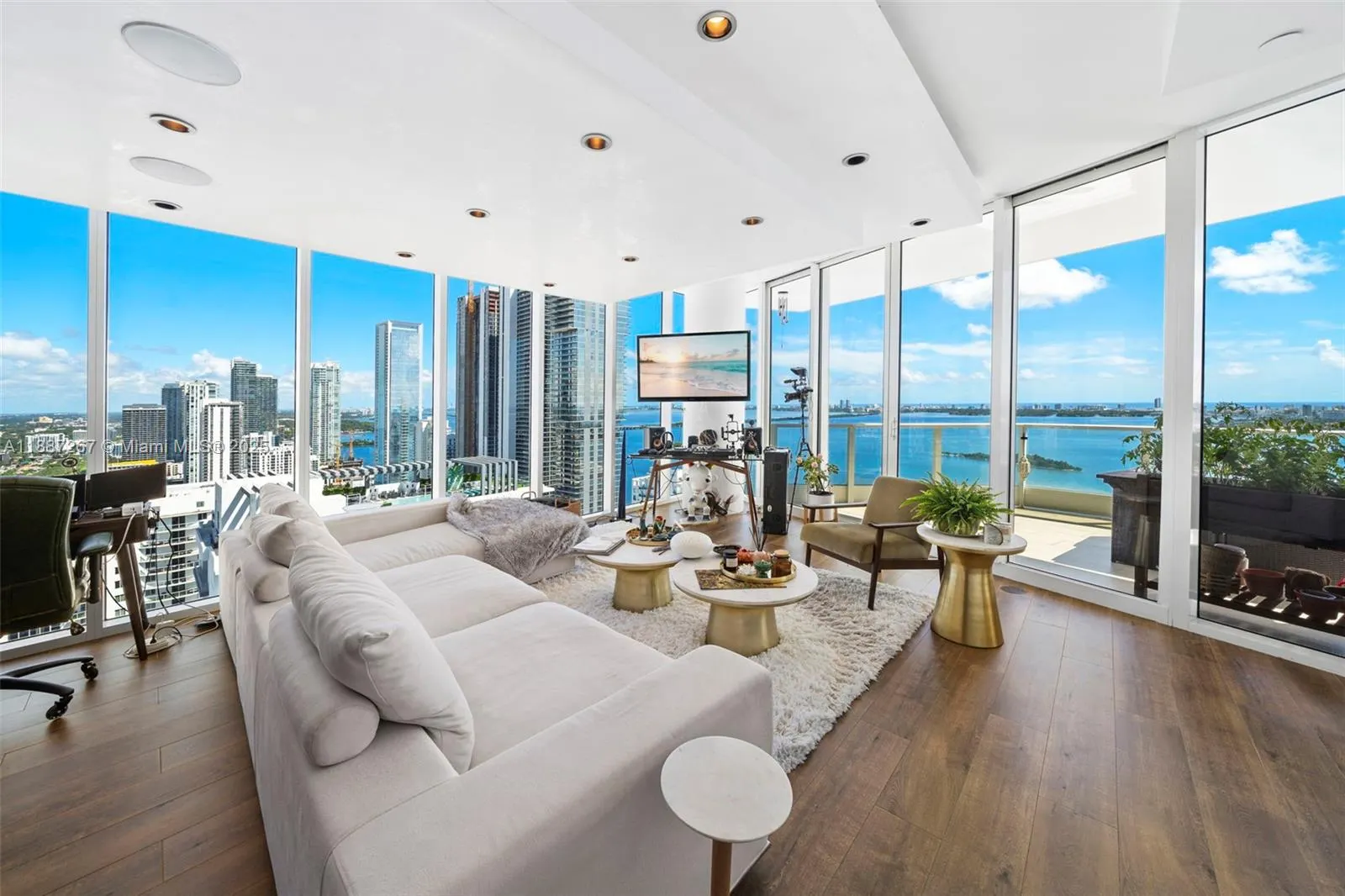 2020 N Bayshore Dr, #3501