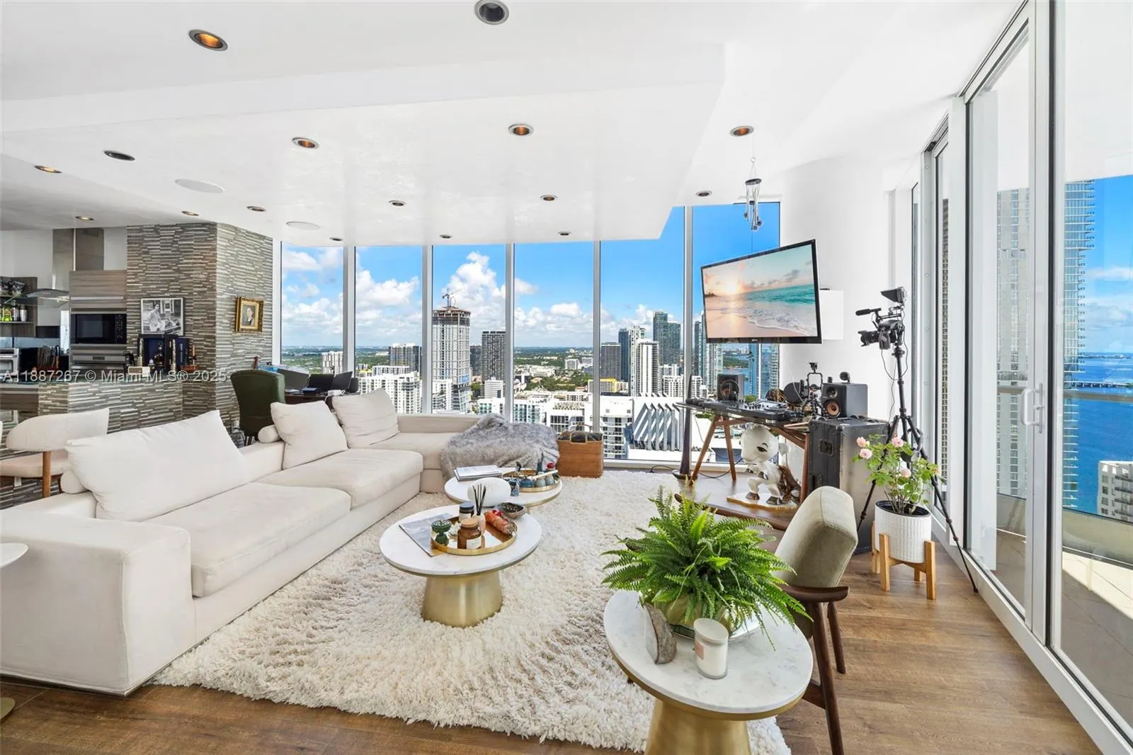 2020 N Bayshore Dr, #3501