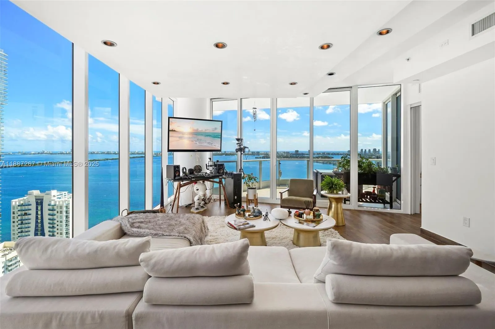 2020 N Bayshore Dr, #3501