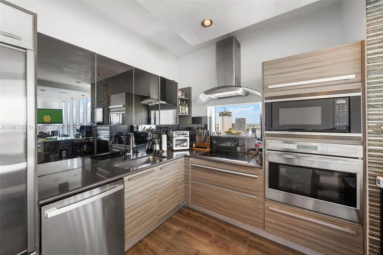 2020 N Bayshore Dr, #3501