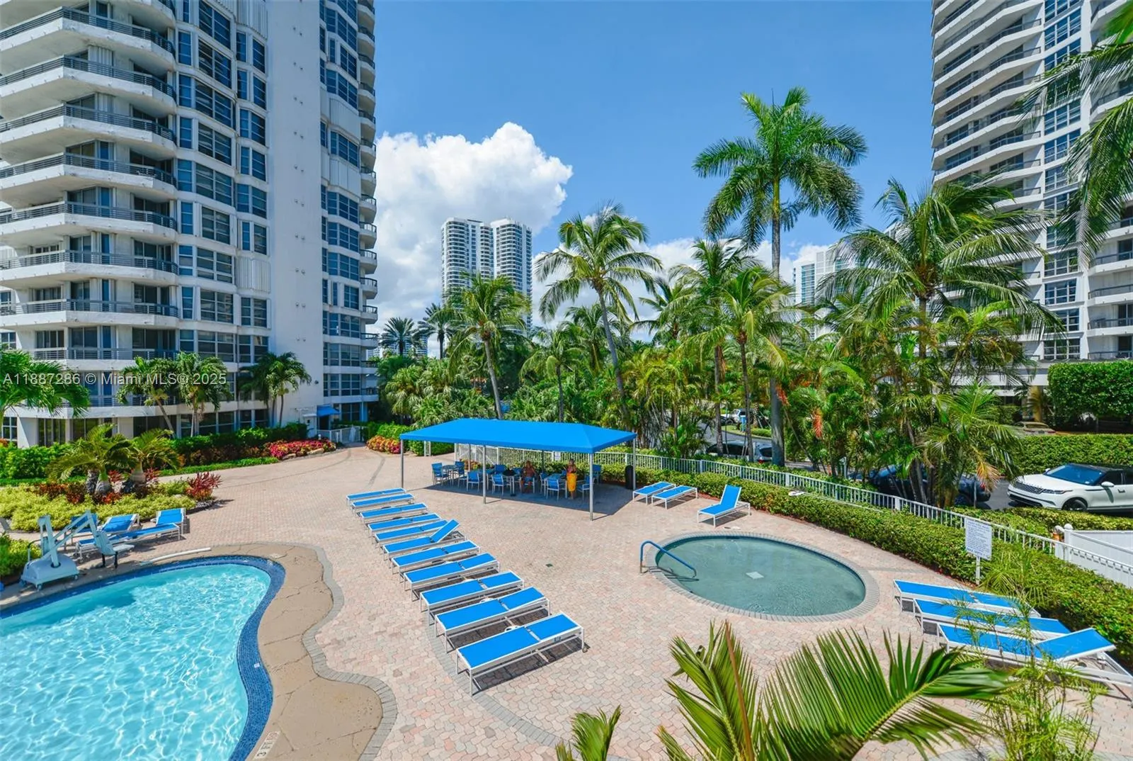 19195 Mystic Pointe Dr, #2707
