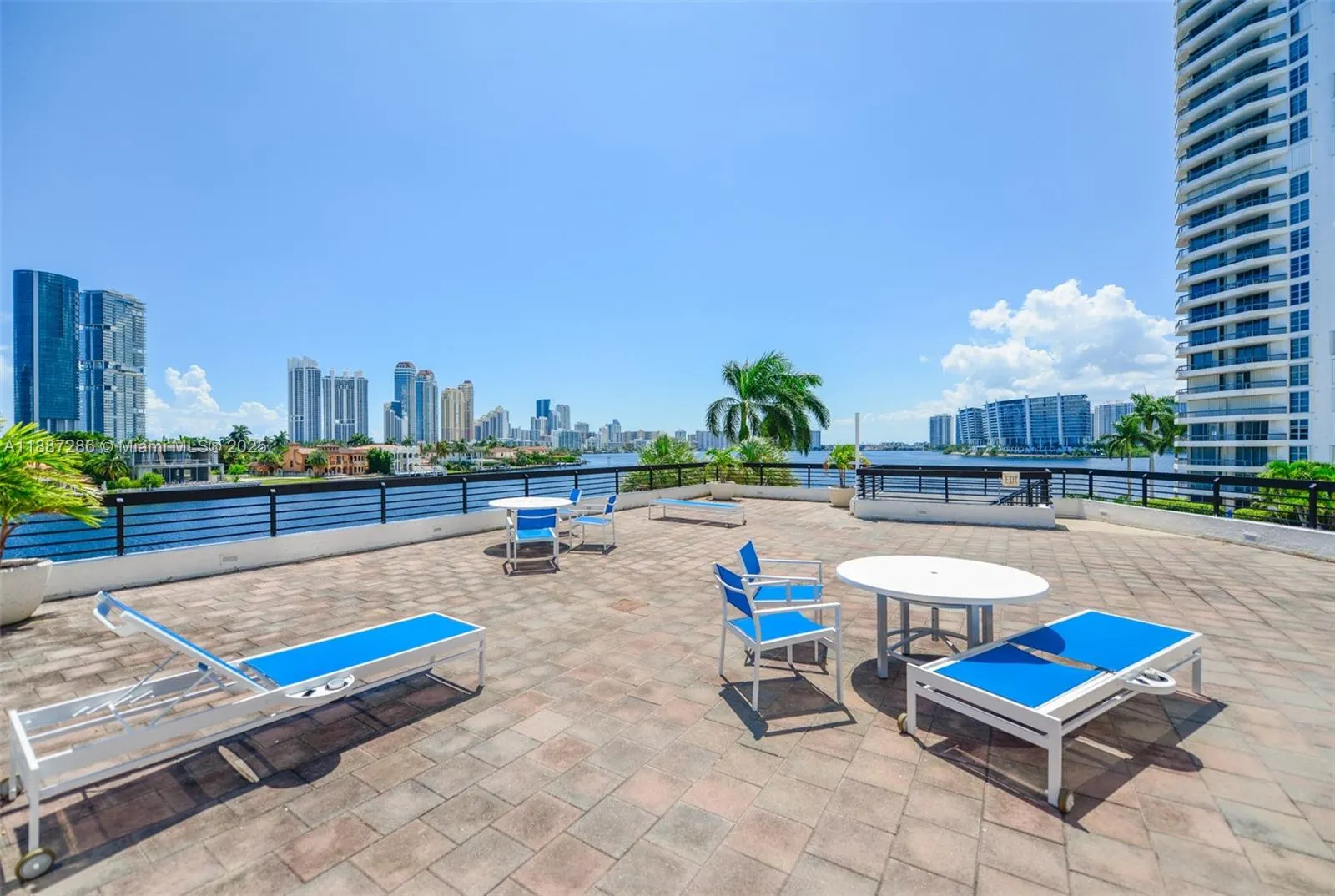 19195 Mystic Pointe Dr, #2707