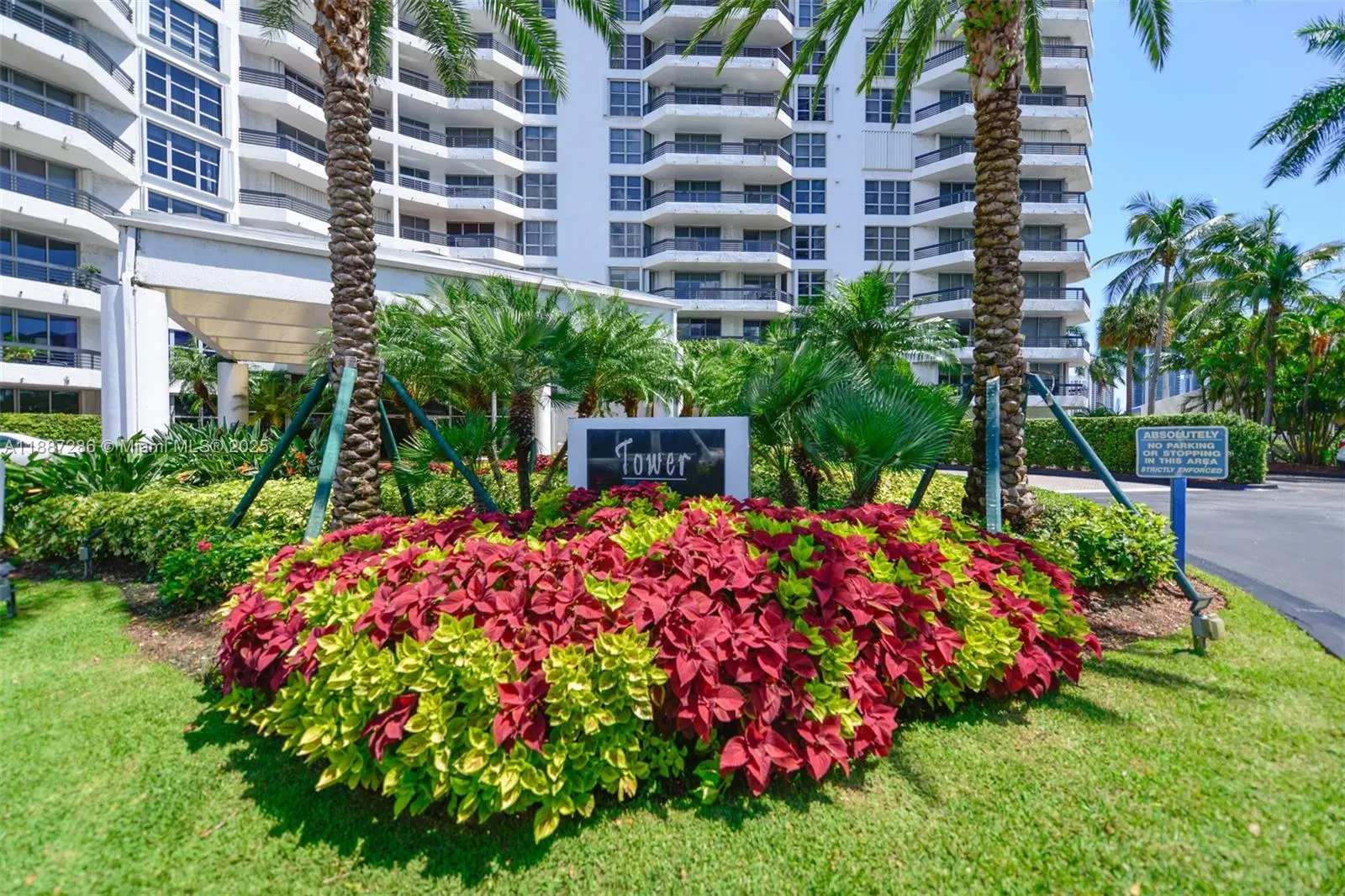 19195 Mystic Pointe Dr, #2707