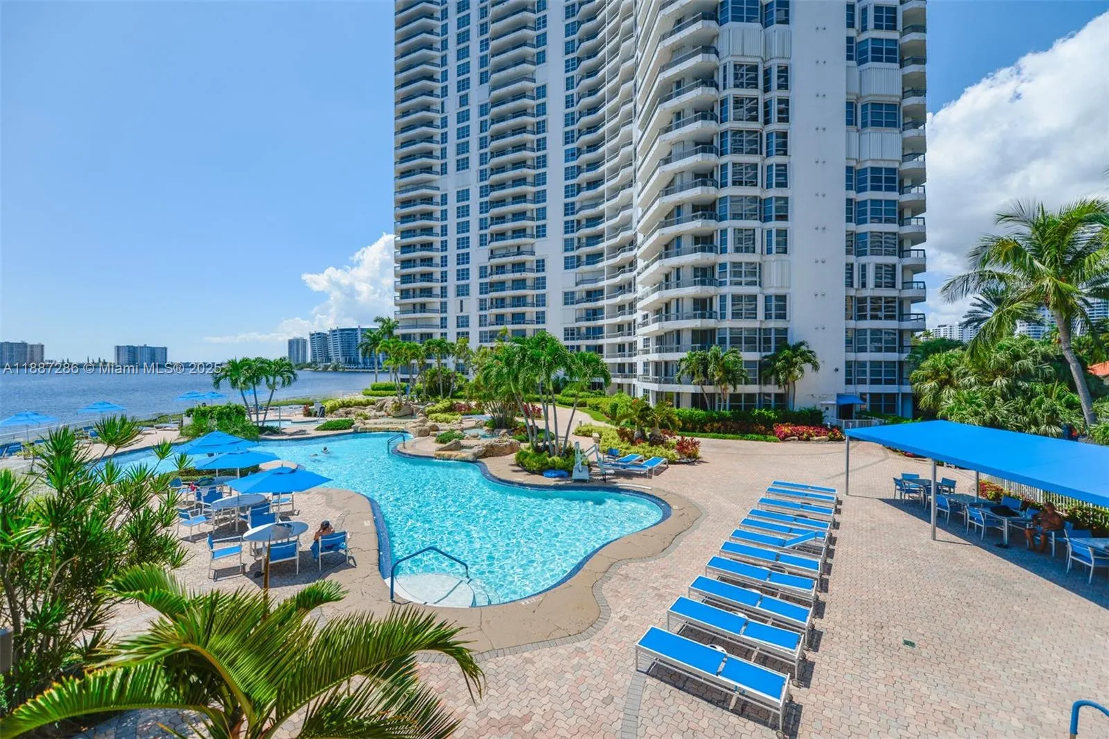 19195 Mystic Pointe Dr, #2707