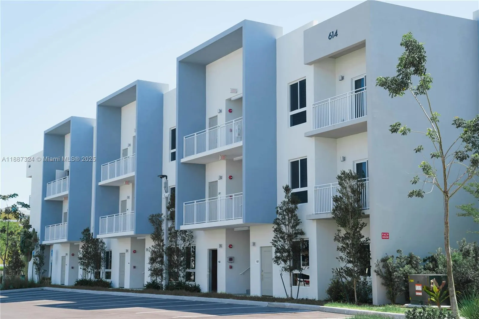 610 NE 2nd St, #305