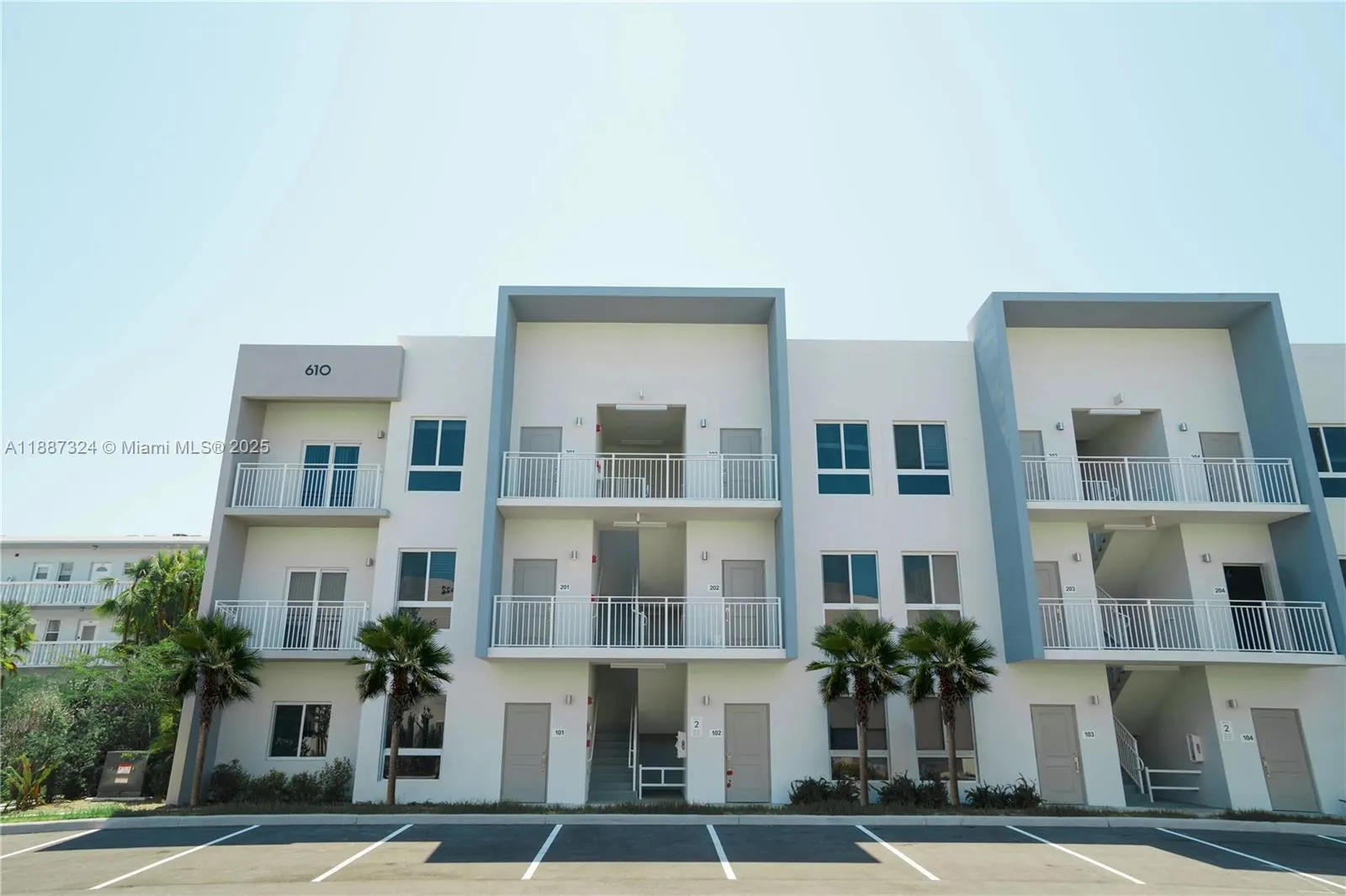 610 NE 2nd St, #305