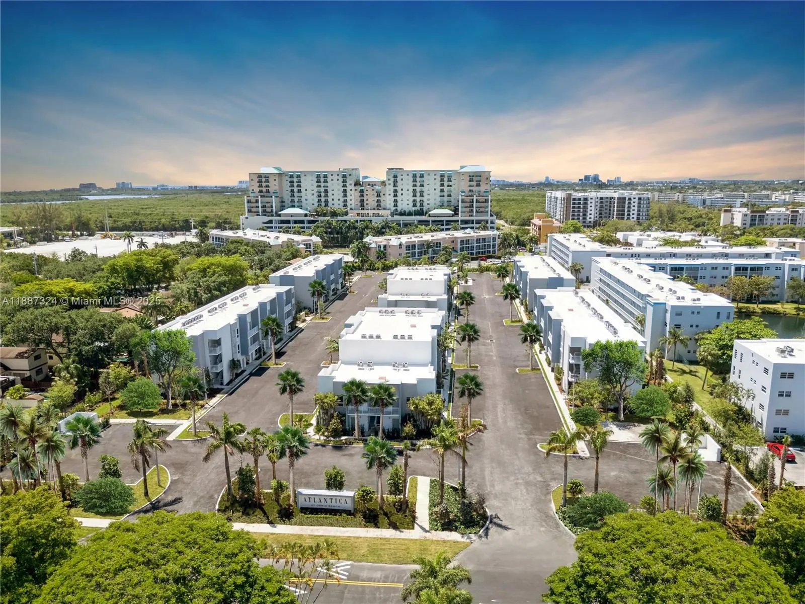 610 NE 2nd St, #305