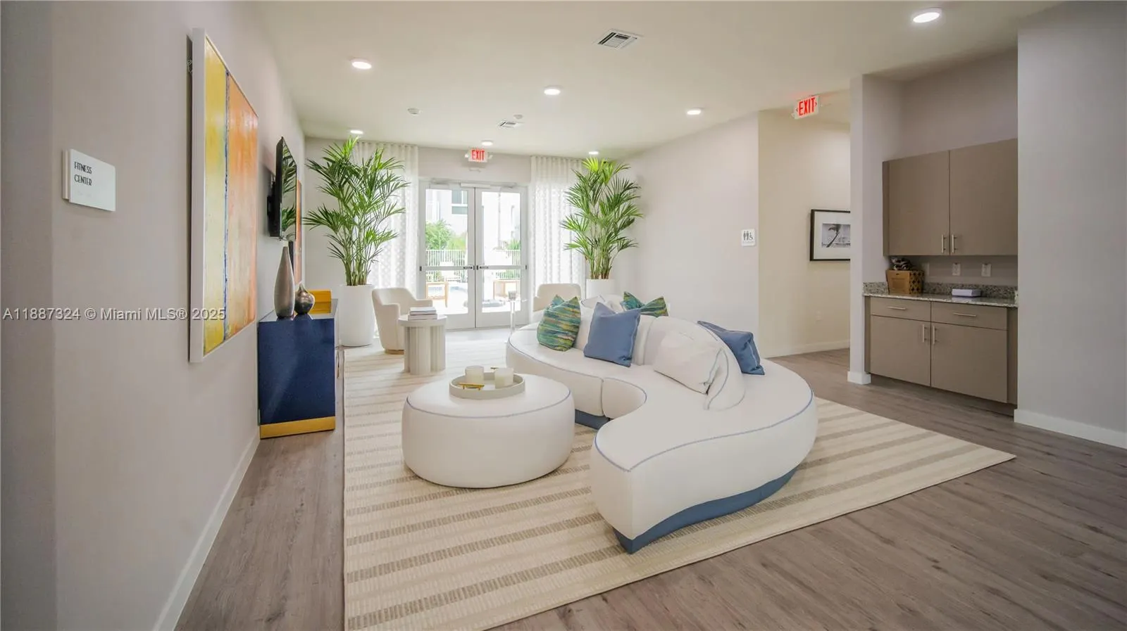 610 NE 2nd St, #305