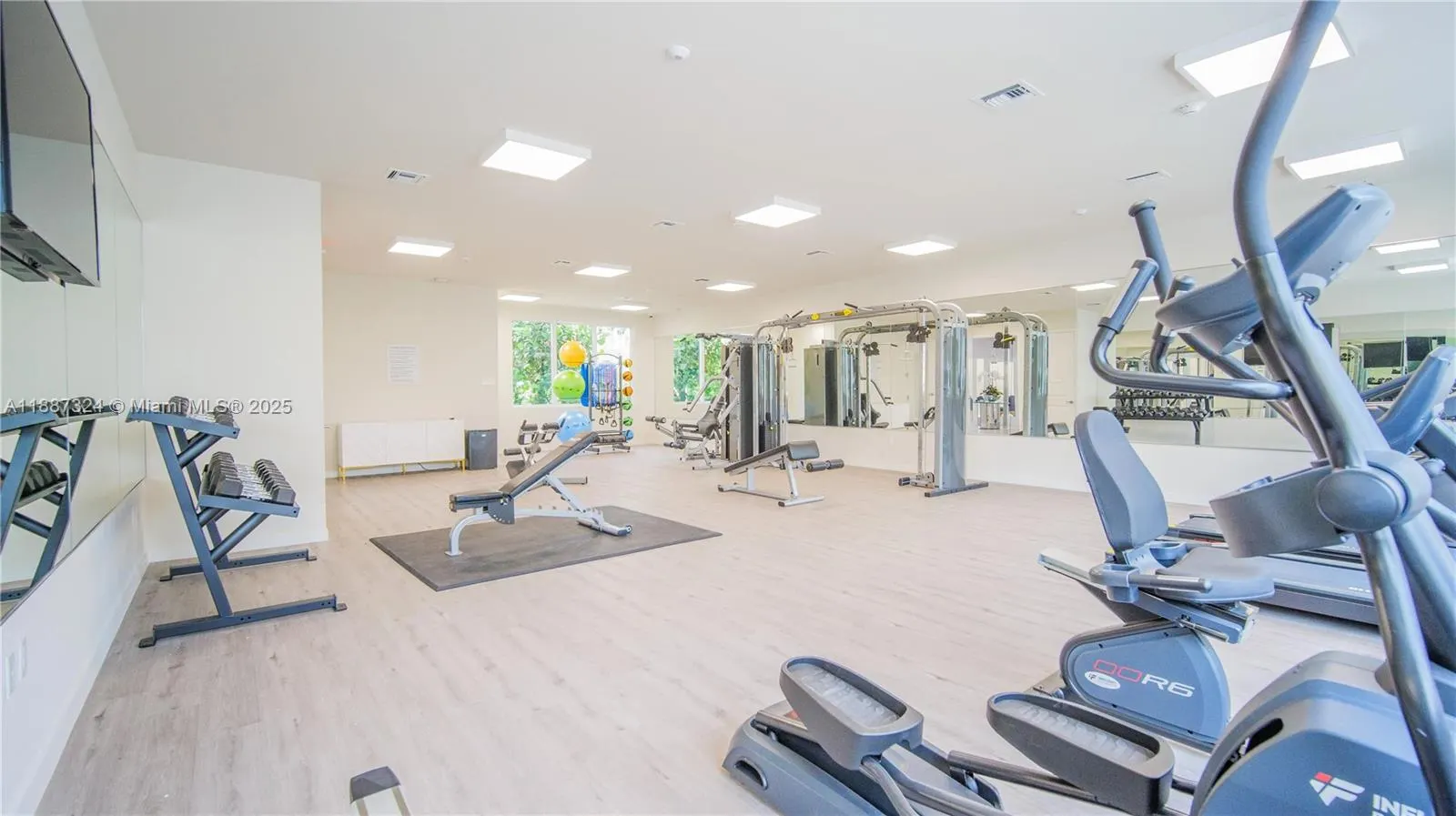 610 NE 2nd St, #305