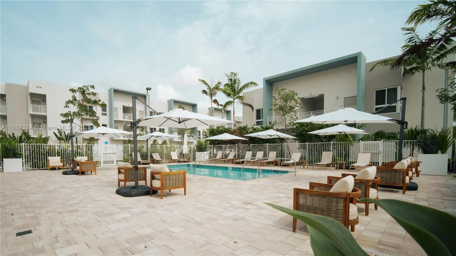 610 NE 2nd St, #305