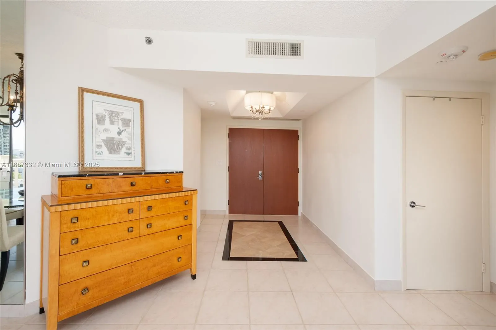 2000 Island Blvd, #1002