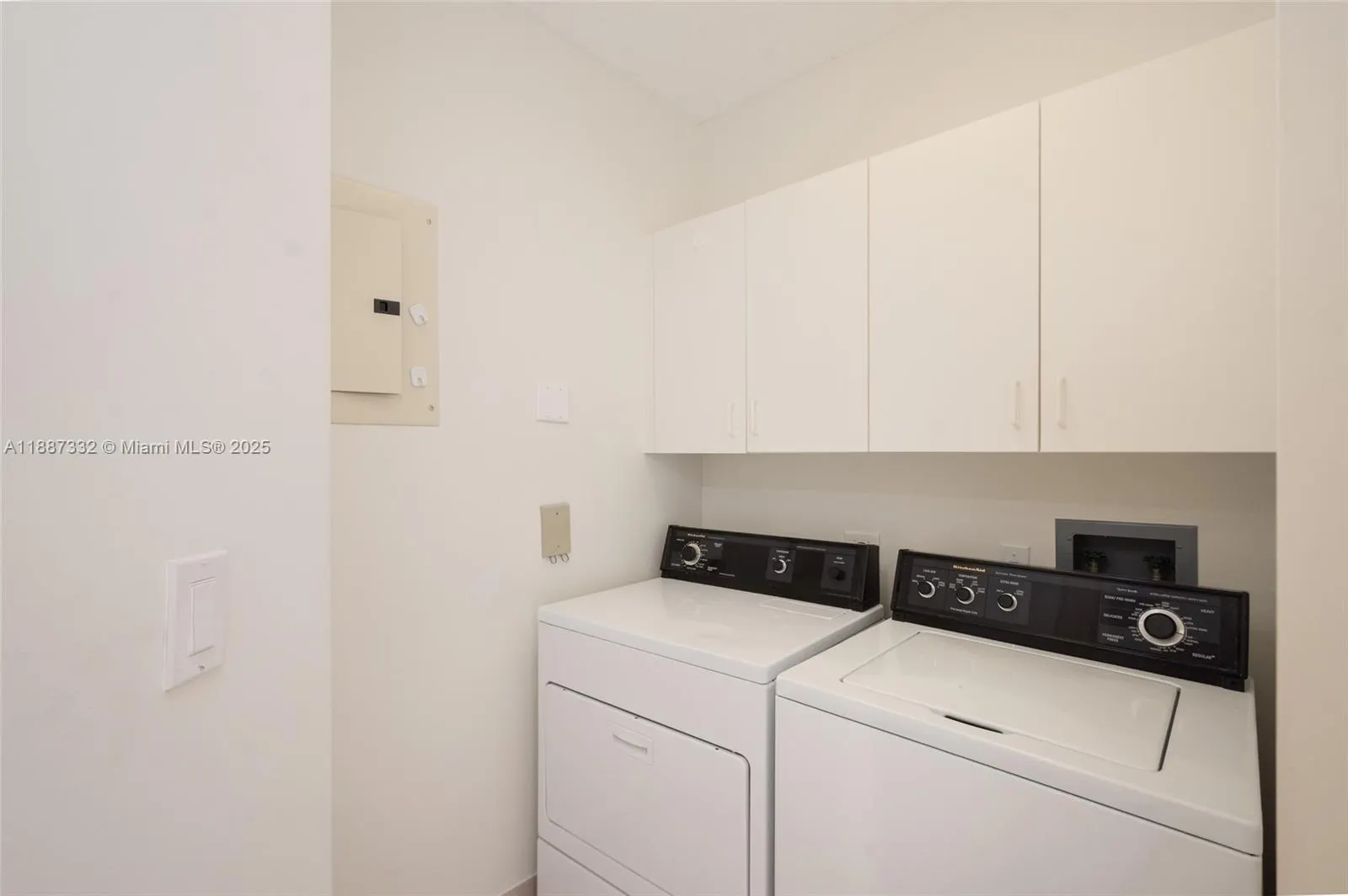 2000 Island Blvd, #1002
