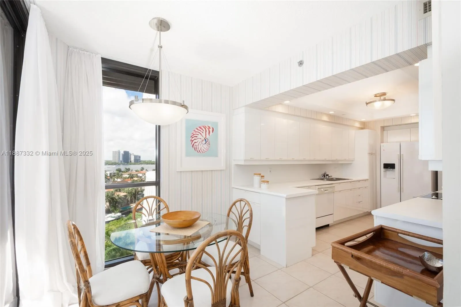 2000 Island Blvd, #1002