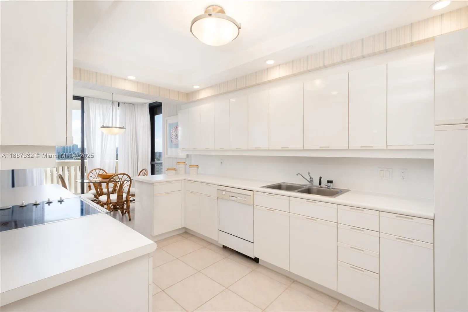 2000 Island Blvd, #1002