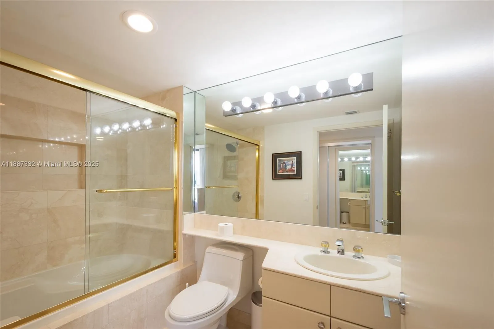 2000 Island Blvd, #1002