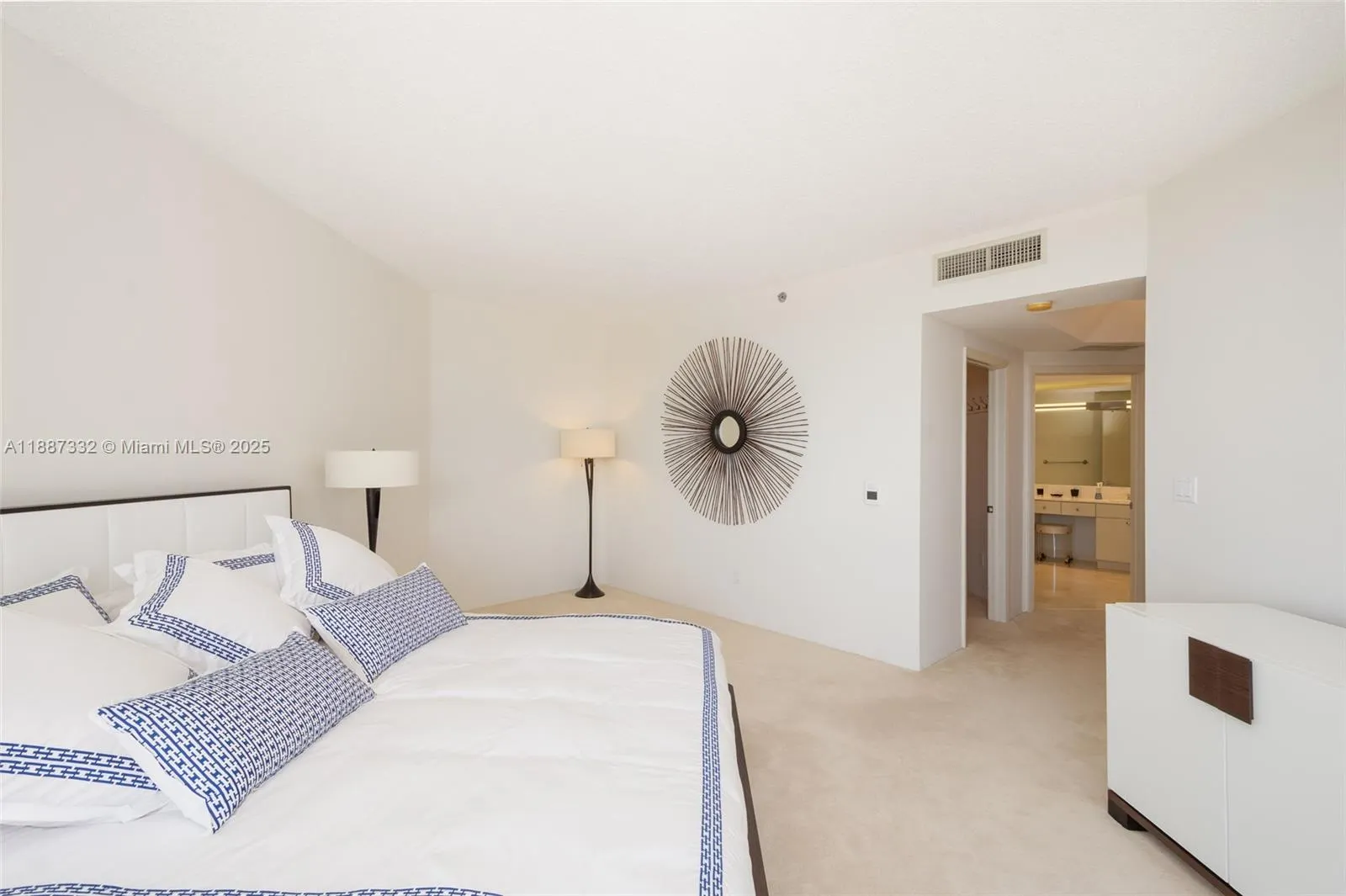 2000 Island Blvd, #1002