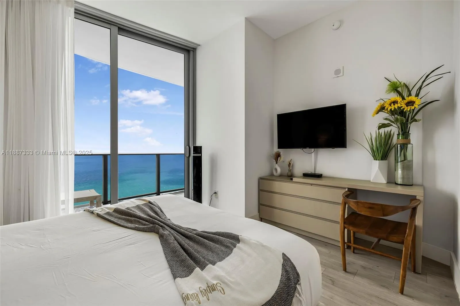 4111 S Ocean Dr, #LPH1